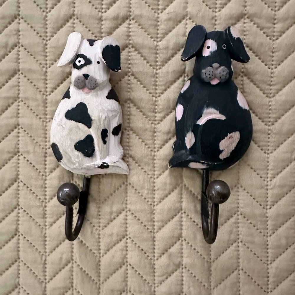 Dog Shaped dog leash hangars - Black and White